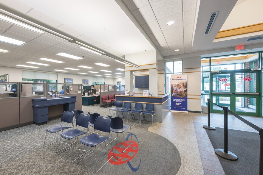 1035-1039 Reservoir Ave, Cranston RI portefeuille de 2 propriétés à vendre sur LoopNet.ca - Photo du bâtiment - Image 3 de 23