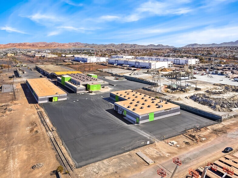 Mountain Industrial Facility portefeuille de 3 propriétés à vendre sur LoopNet.ca - Photo du bâtiment - Image 2 de 38