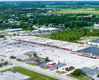 Plus de détails pour 1040-1320 Oak Harbor Rd, Fremont, OH - Commerce de détail à louer