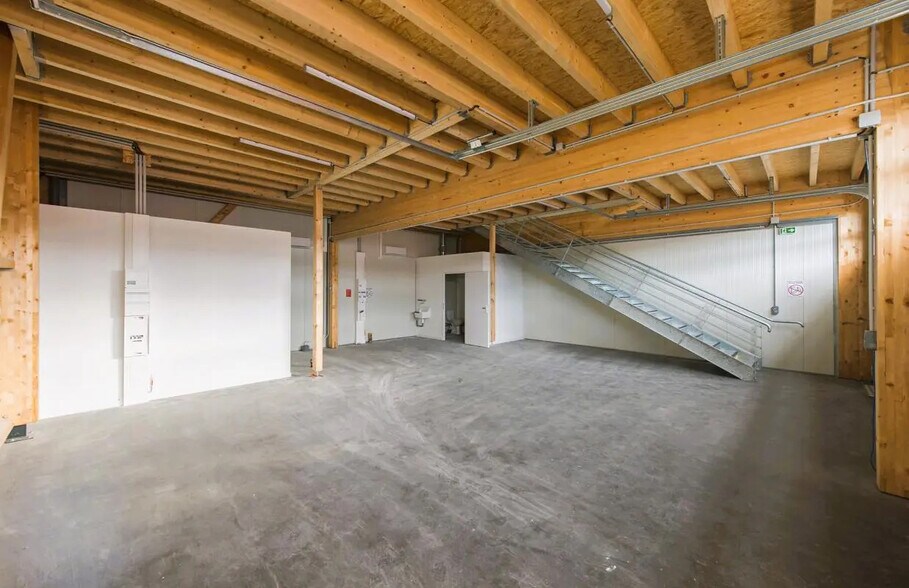 Flex dans Chauconin-Neufmontiers à louer - Photo du bâtiment - Image 2 de 27