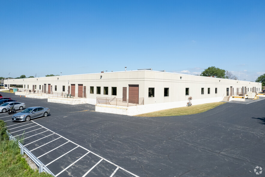 8201 S Cass Ave, Darien, IL for lease - Building Photo - Image 2 of 22