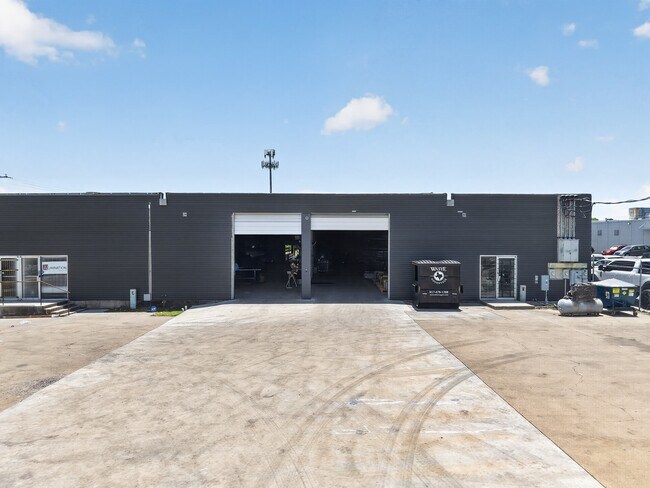 More details for 2106-2110 E Richmond Ave, Fort Worth, TX - Industrial for Lease