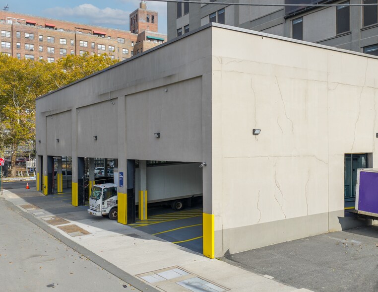 220 South St, New York, NY à louer - Photo du bâtiment - Image 3 de 12
