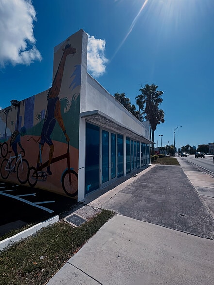 1949 NE 163rd St, North Miami Beach, FL for lease - Building Photo - Image 2 of 13
