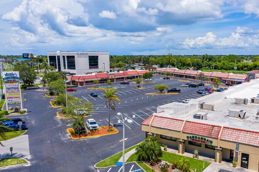 10110-10156 US Highway 19, Port Richey, FL à louer - Photo du bâtiment - Image 3 de 4