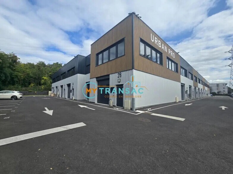 Flex in Neuilly-Plaisance for lease - Building Photo - Image 2 of 3