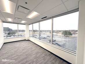 900 Oakmont Ln, Westmont, IL for lease Interior Photo- Image 2 of 6