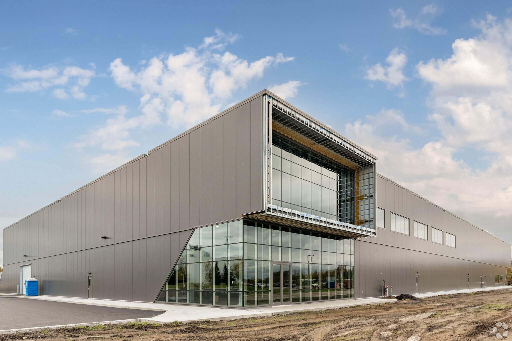 8100 Rue Armand-Viau, Québec, QC for lease Building Photo- Image 1 of 17
