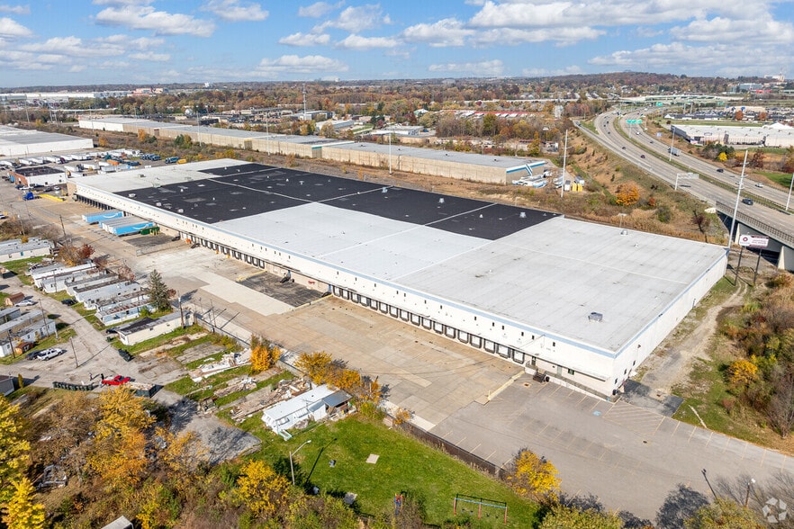 23371 Aurora Rd, Bedford, OH for lease - Primary Photo - Image 3 of 13