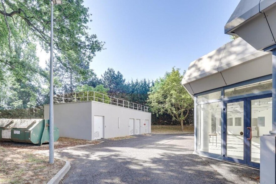 17 Bis Avenue des Andes, Les Ulis à louer - Photo du bâtiment - Image 3 de 17