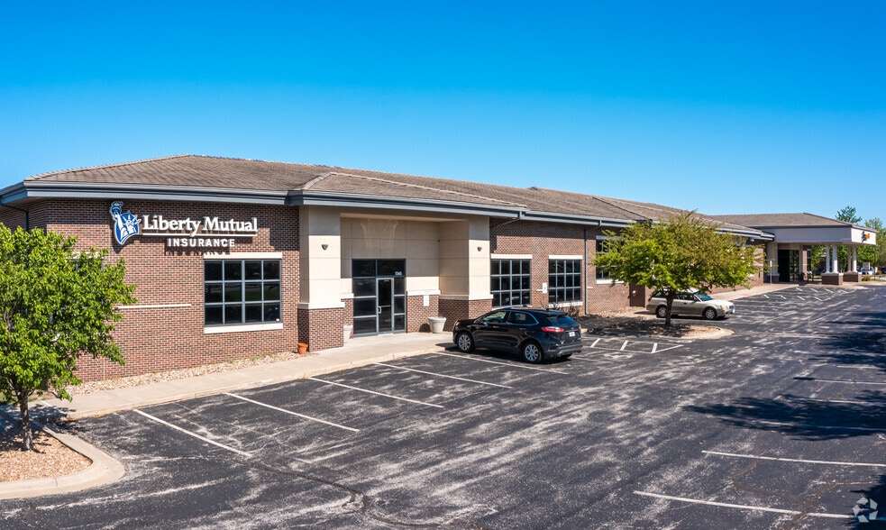 3340-3350 NE Ralph Powell Rd, Lee's Summit, MO for lease - Primary Photo - Image 1 of 20