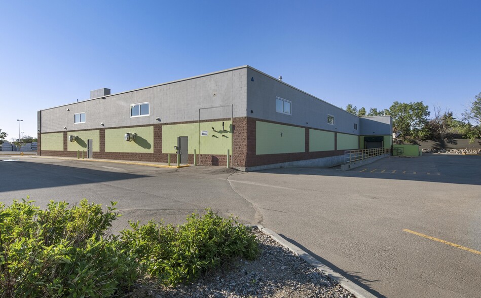 1825 Victoria Avenue East, Regina, SK for sale - Building Photo - Image 2 of 2