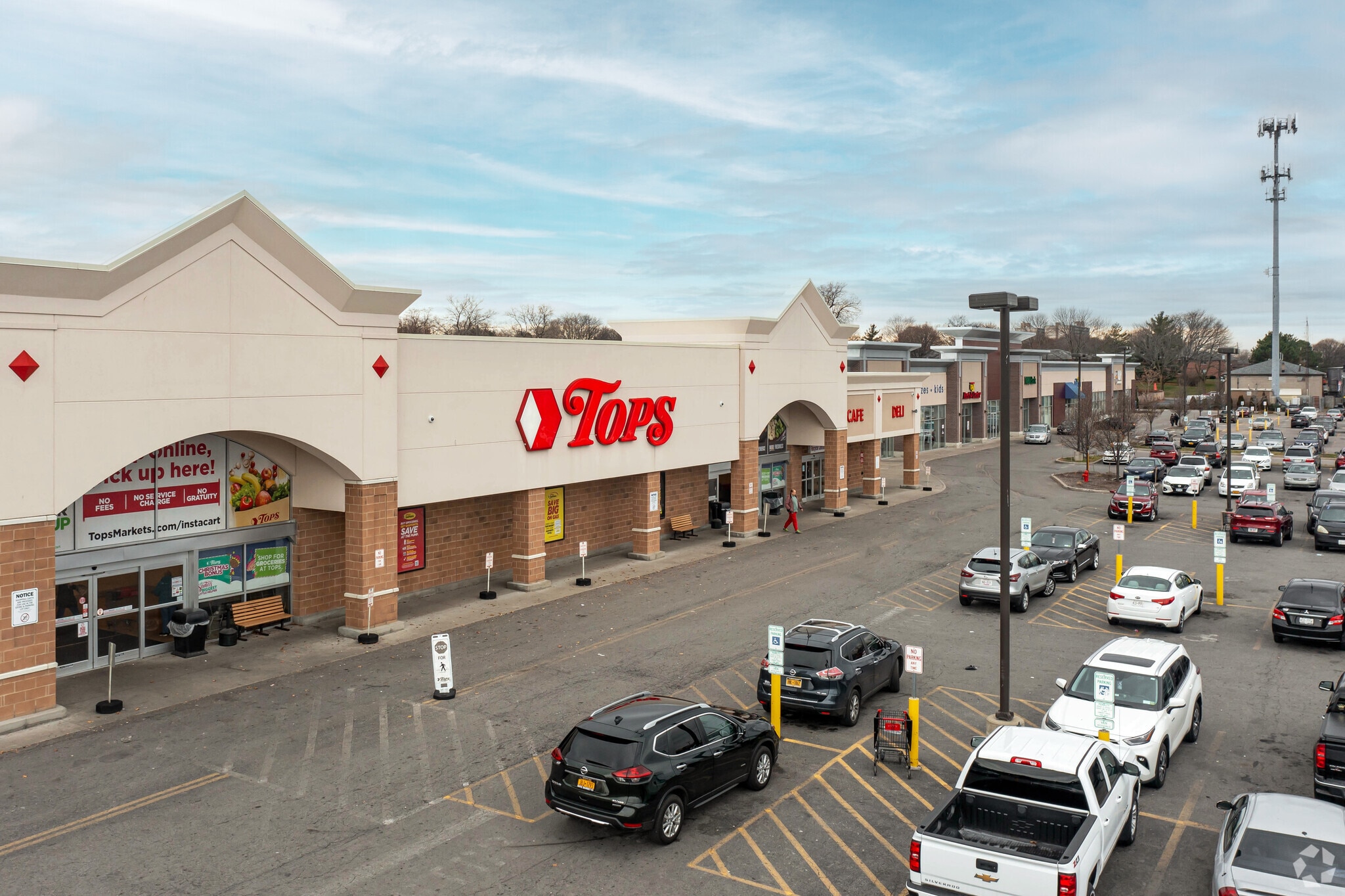 999 Ridge Rd E, Rochester, NY for lease Primary Photo- Image 1 of 5