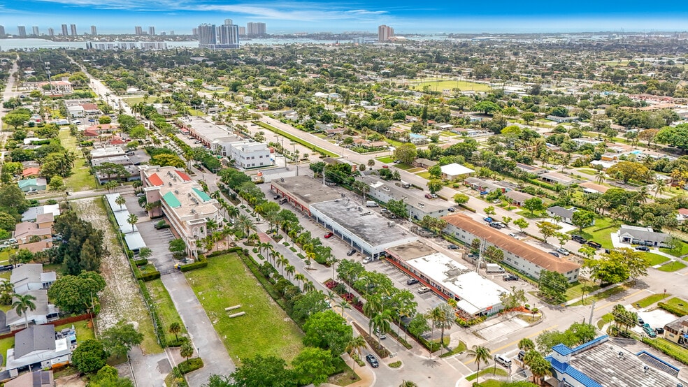 836-850 Park Ave, Lake Park, FL for sale - Building Photo - Image 2 of 4