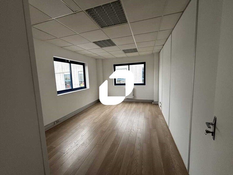 6 Rue De La Closerie, Lisses for lease - Interior Photo - Image 3 of 19