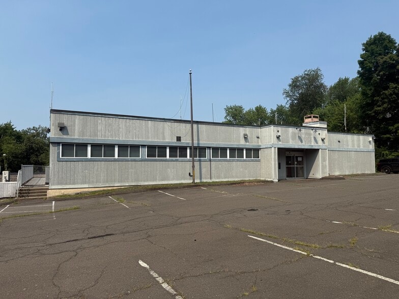 3 Main St, Newtown, CT for sale - Building Photo - Image 2 of 7