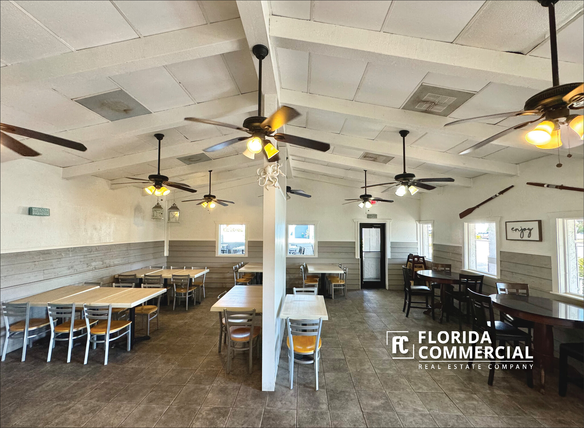 300 SW Federal Hwy, Stuart, FL for lease Interior Photo- Image 1 of 14