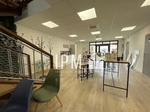 Office in Gémenos for lease Interior Photo- Image 2 of 5