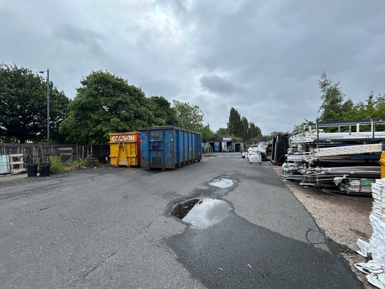 Pennington Close, West Bromwich à louer - Photo principale - Image 1 de 2