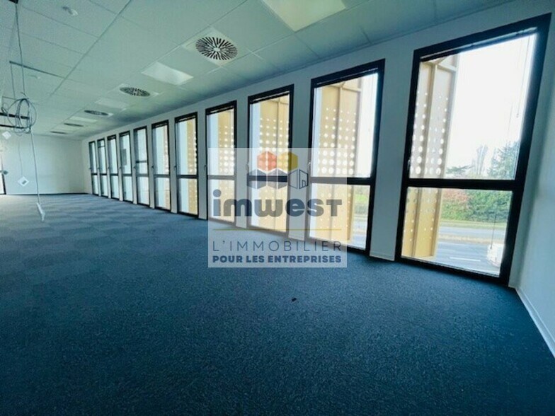 Office in Rennes for lease - Interior Photo - Image 2 of 6