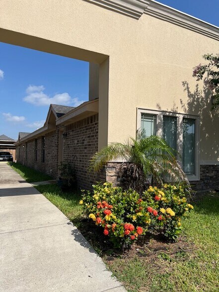 Three 4 Plexs at Santa Lucia Subdivision portfolio of 3 properties for sale on LoopNet.ca - Building Photo - Image 2 of 10