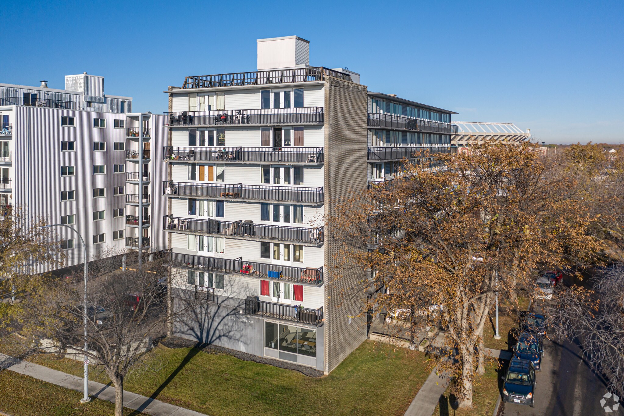 8306 Jasper Ave NW, Edmonton, AB à vendre Photo principale- Image 1 de 1