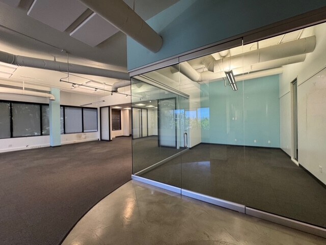 20101 SW Birch St, Newport Beach, CA à louer - Photo du bâtiment - Image 2 de 20