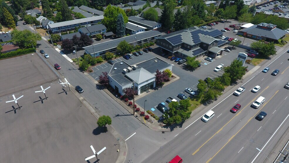 2710 Commercial St SE, Salem, OR à louer - Photo du bâtiment - Image 2 de 8
