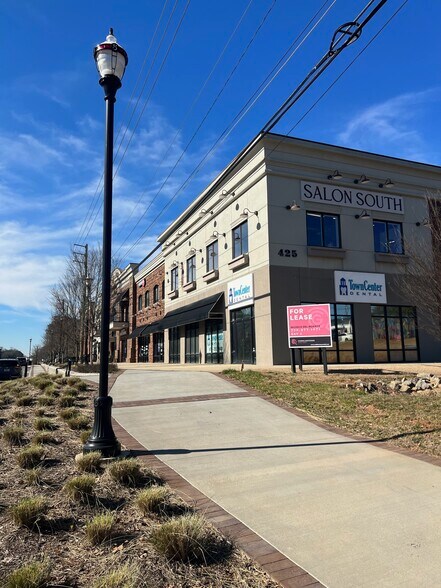 425 Buford Hwy, Suwanee, GA à louer - Photo du bâtiment - Image 2 de 14