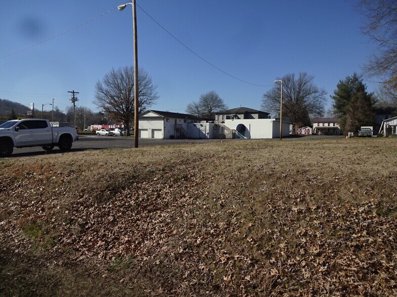 105, 107 & 113 C St, Saint Albans, WV à vendre - Photo du bâtiment - Image 2 de 4