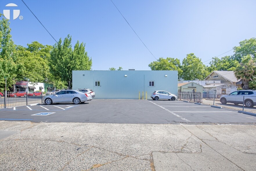 2409 21st St, Sacramento, CA for lease - Building Photo - Image 2 of 12