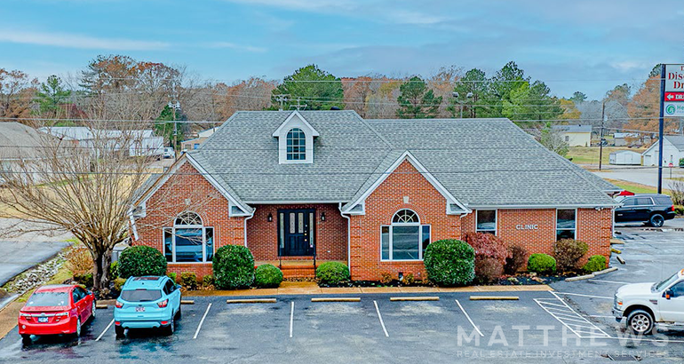 557 W Park Pl, Henderson, TN for sale - Primary Photo - Image 1 of 3