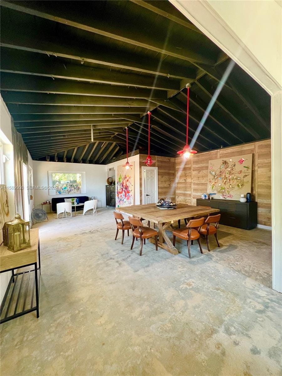 650 NW 33rd St, Miami, FL for lease Primary Photo- Image 1 of 8