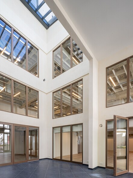 96 Rue Des Entrepreneurs, Paris à louer - Photo du bâtiment - Image 3 de 4