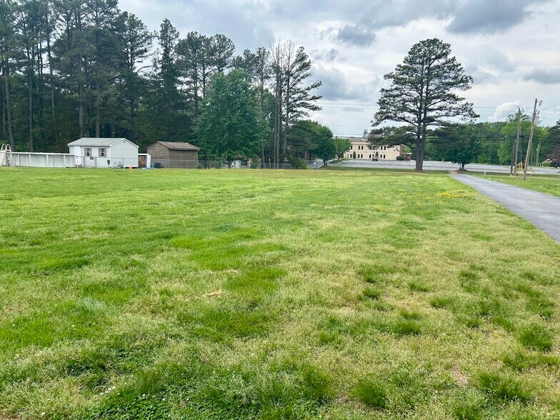 8054 Shady Grove Rd, Mechanicsville, VA à vendre - Photo principale - Image 1 de 18