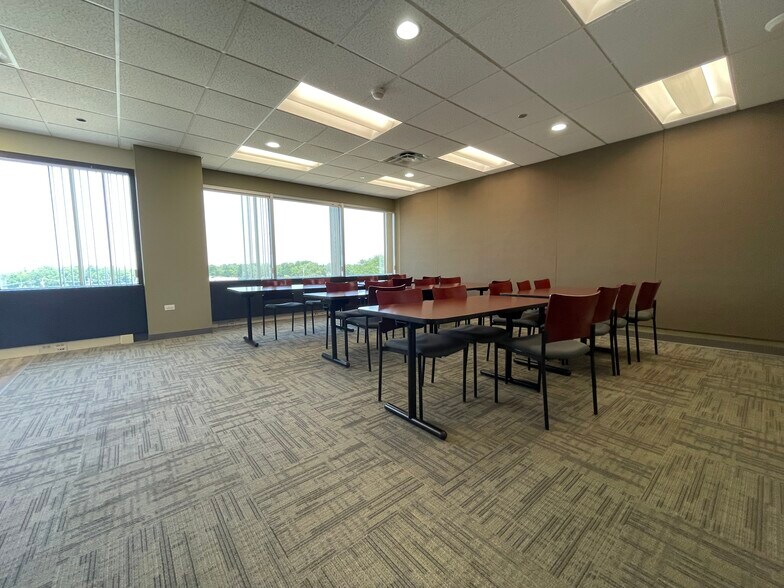 4749 Lincoln Mall Dr, Matteson, IL à louer - Photo intérieure - Image 3 de 14