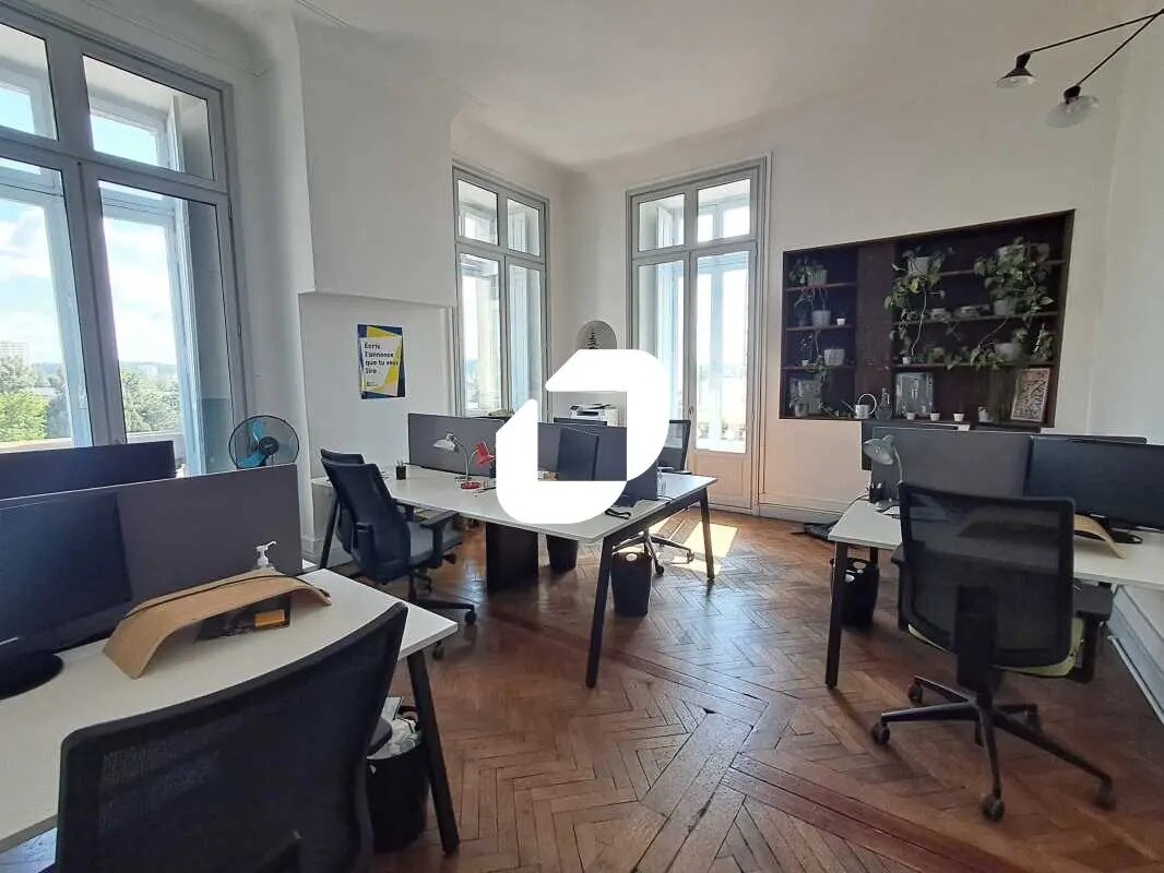 Office in Bordeaux for lease Interior Photo- Image 1 of 8