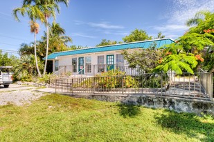 21423 Overseas Hwy, Cudjoe Key FL - Restaurant avec service au volant