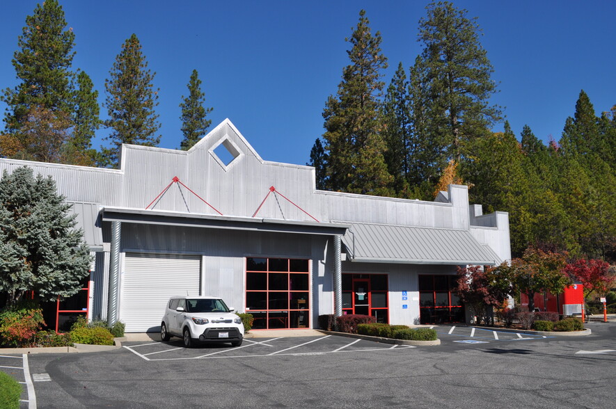 900 Golden Gate Ter, Grass Valley, CA à vendre - Photo du bâtiment - Image 1 de 1