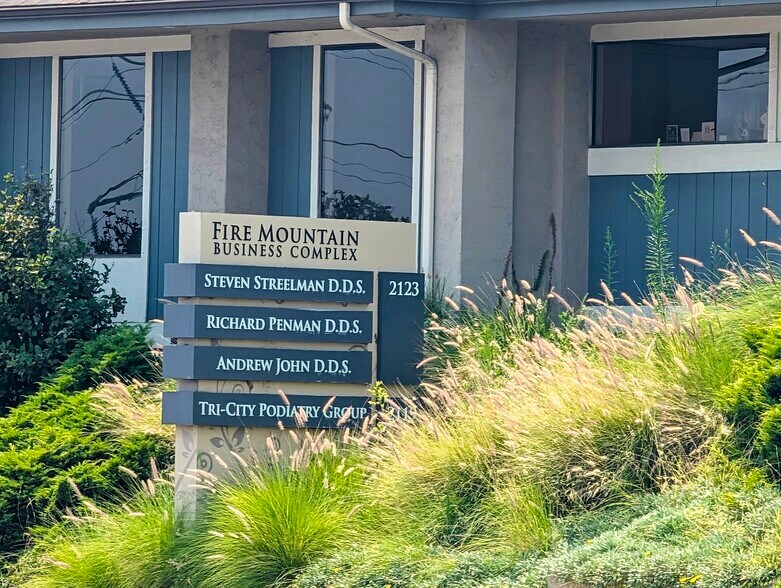 2119-2123 El Camino Real, Oceanside, CA à louer - Photo du bâtiment - Image 2 de 8