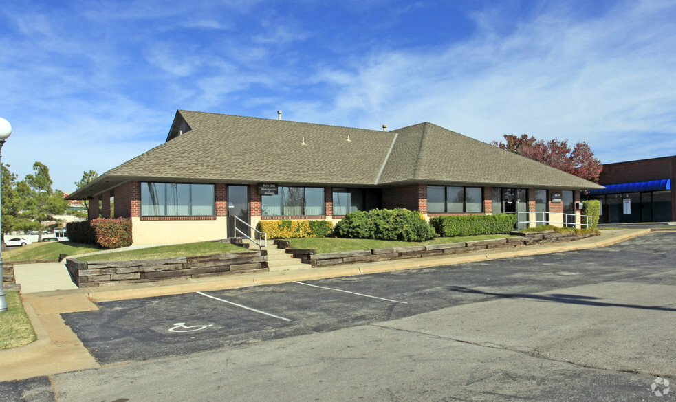 8827 E Reno Ave, Midwest City, OK for lease - Primary Photo - Image 1 of 5