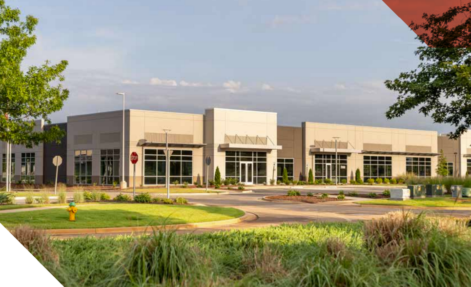 7000 Redstone Gtwy, Huntsville, AL for lease - Building Photo - Image 1 of 9