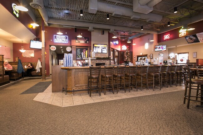 More details for 1225 Timberlane Dr, Sauk Centre, MN - Retail for Sale