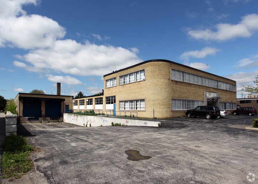 15 Curity Ave, Toronto, ON à vendre - Photo principale - Image 1 de 1