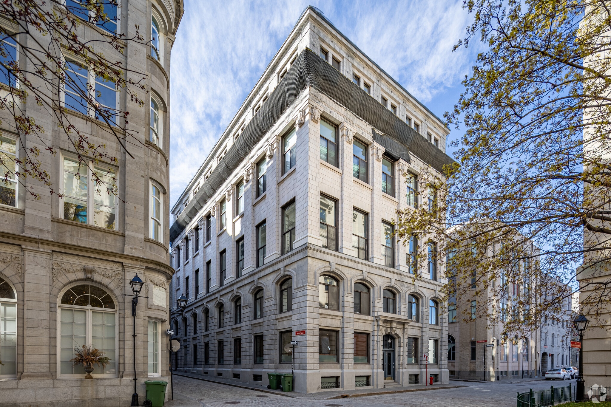 261 Rue Du Saint-Sacrement, Montréal, QC à vendre Photo principale- Image 1 de 1