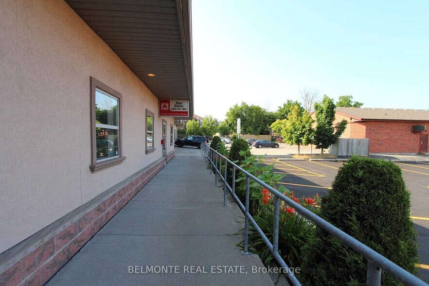 378 King St W, Oshawa, ON à louer - Photo intérieure - Image 3 de 3