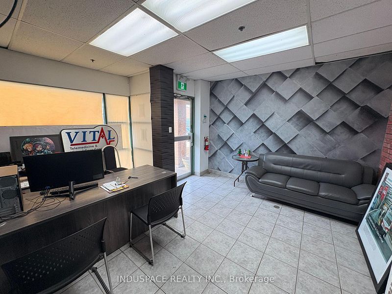 2430 Lucknow Dr, Mississauga, ON à louer Photo intérieure- Image 1 de 4