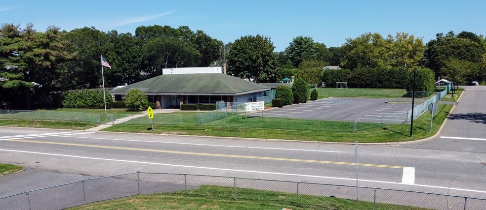 9-10 Glenmere Ln, Coram, NY for sale - Building Photo - Image 3 of 36