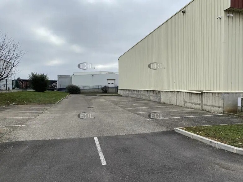 Industrial in Corbas for lease - Building Photo - Image 3 of 20