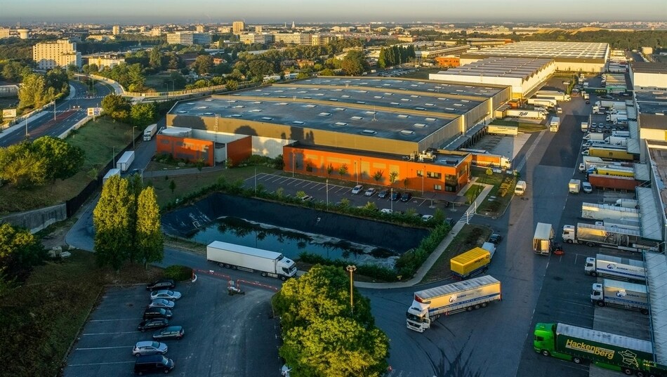 Industriel dans Aulnay-sous-Bois à louer - Photo du bâtiment - Image 2 de 12